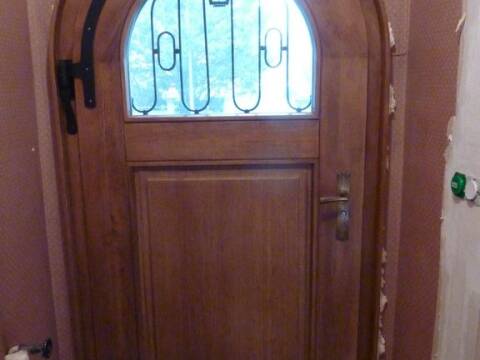 Porte d'entrée traditionnelle bois près de Colmar