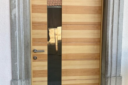 Porte d'entrée en bois style contemporain en Alsace près de Colmar