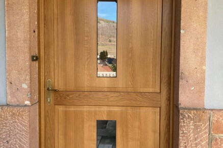 Porte d'entrée en bois style contemporain en Alsace près de Colmar