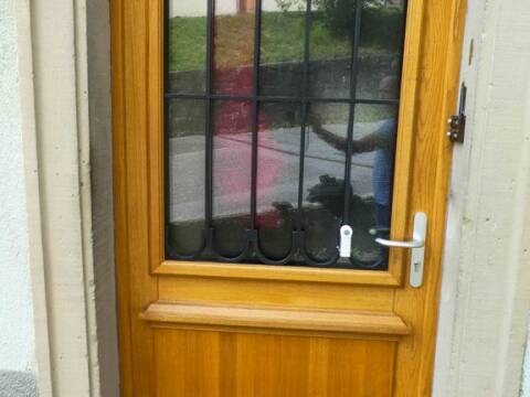 Porte d'entrée traditionnelle bois près de Colmar