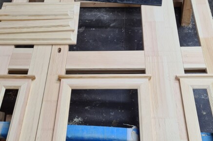 Fabrications d'une porte d'entrée contemporaine en bois Alsace à Breitenbach