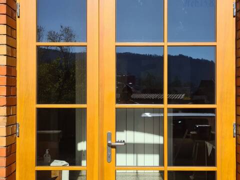 Porte d'entrée en bois Alsace près de Colmar