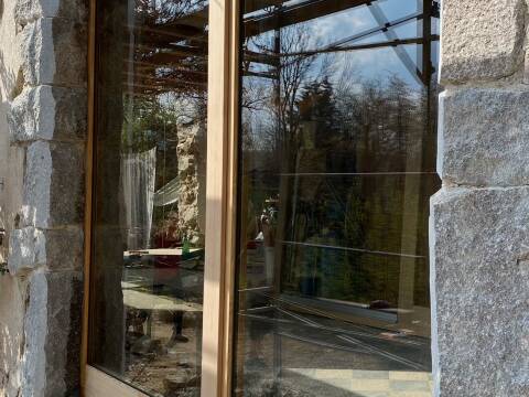 Fenêtre bois coulissante en mélèze à Colmar