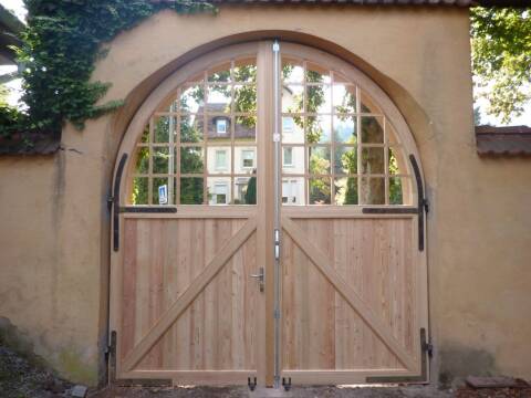 Porte d'entrée traditionnelle bois près de Colmar