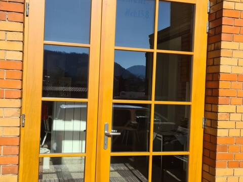 Porte d'entrée en bois Alsace près de Colmar