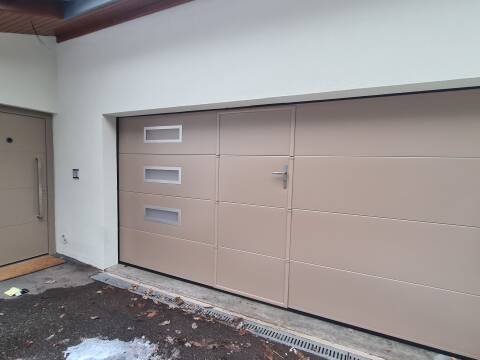 Porte de garage sur mesure mixte bois/alu près de Colmar