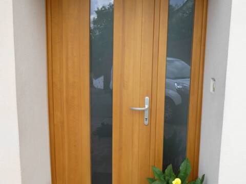 Porte d'entrée traditionnelle bois près de Colmar