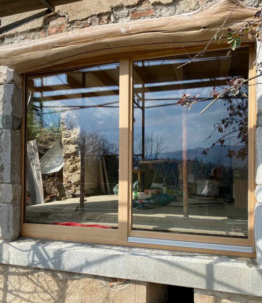 Fenêtre bois coulissante en mélèze à Colmar