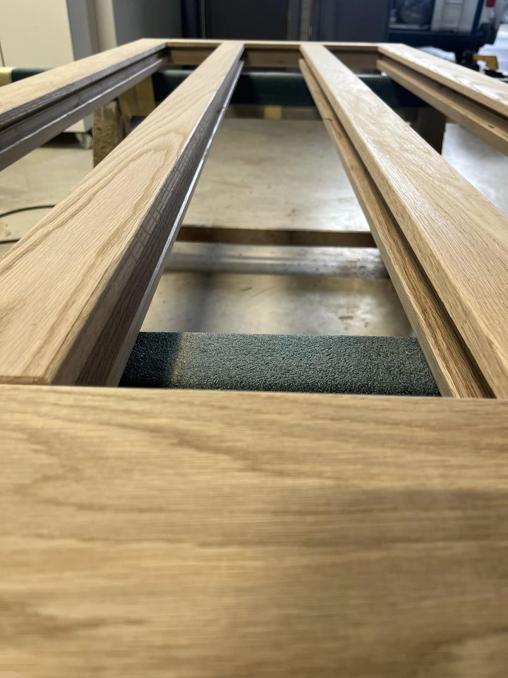 Fabrication d'une porte d'entrée en chêne sur-mesure à Wihr-au-Val